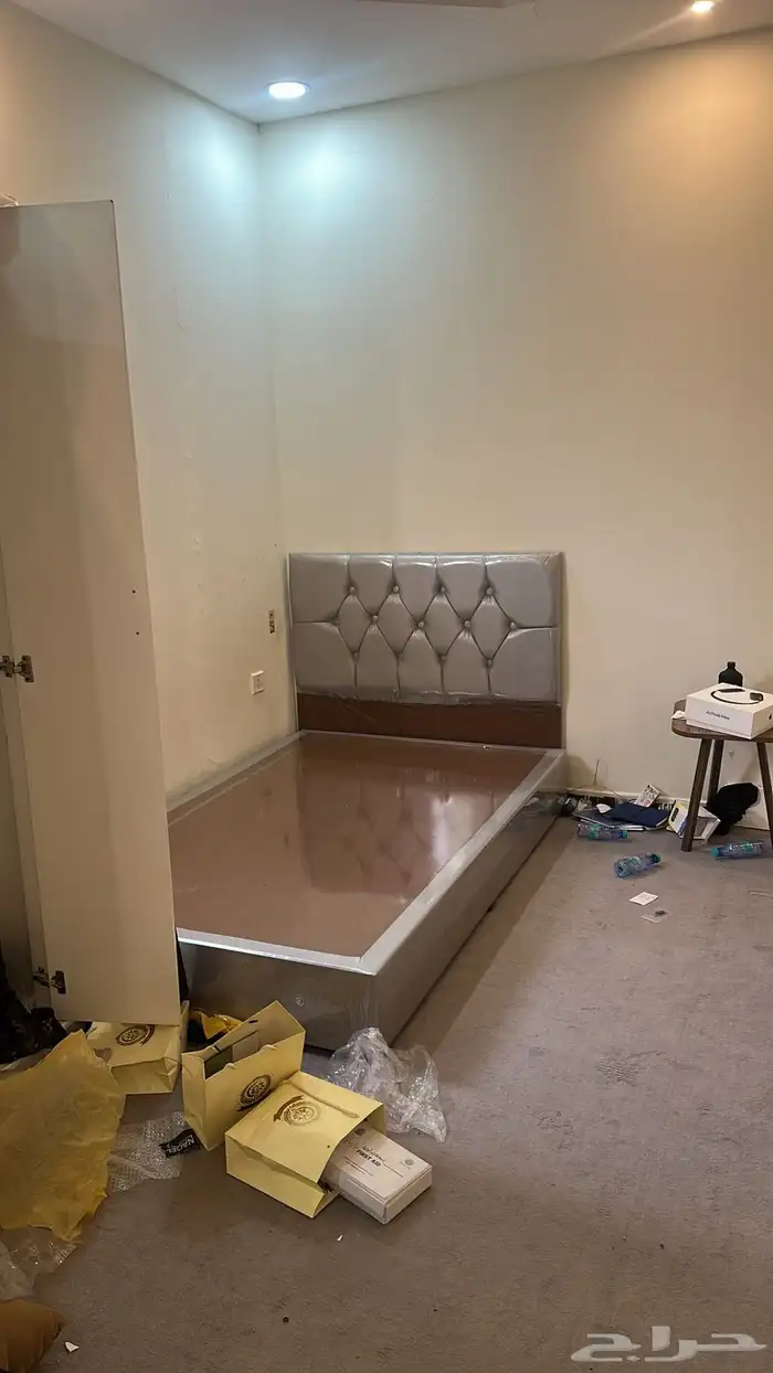 اثاث جلسات وكنب وغرفه سريرين نفر و سرير غير قطم الغرفه 3