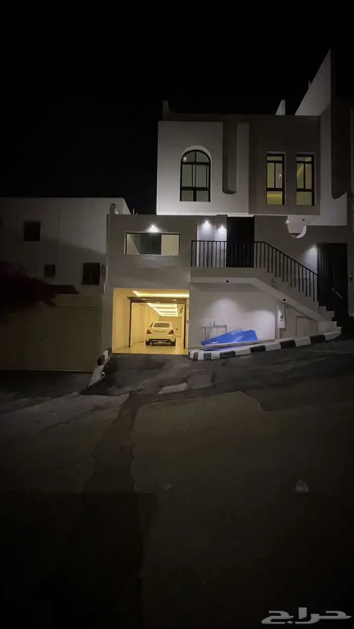 فله مع شقتين العرين ابها على ارض 500 م 0