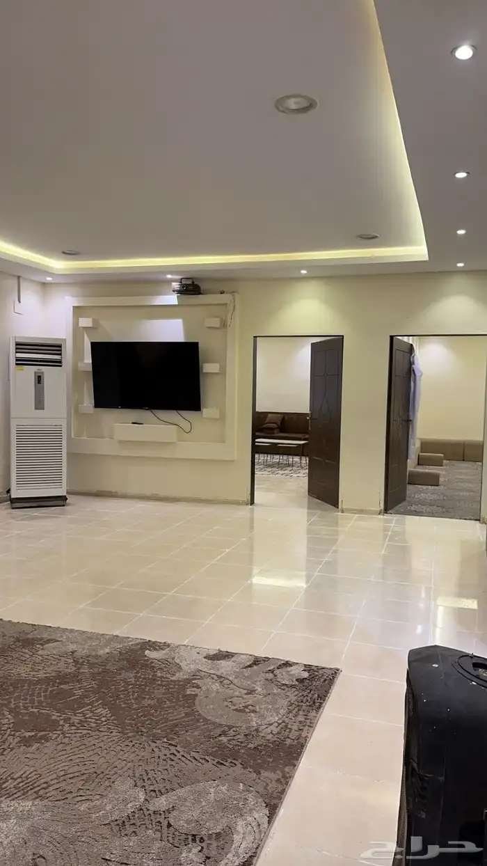 شاليه المملكه قسمين مسبحين 650 قسم بمسبح 400 9