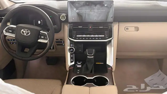 لاندكروزر GXR L4 ابيض لؤلؤي وارد عبداللطيف جميل 8