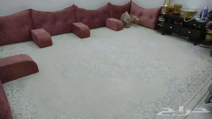 للبيع موكيت تيفاني   طاولة بلازما   مقعد وسرير اطفال متنقل 0