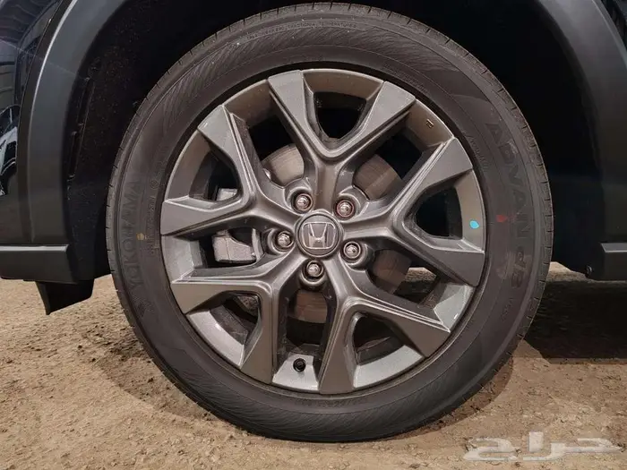 هوندا ZRV فئة LX موديل 2024 3