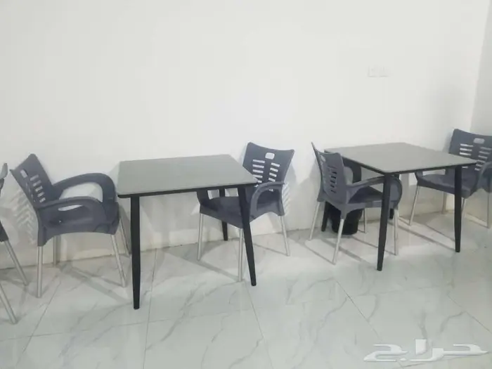 طاولات طعام مع الكراسي شبة جديد 1