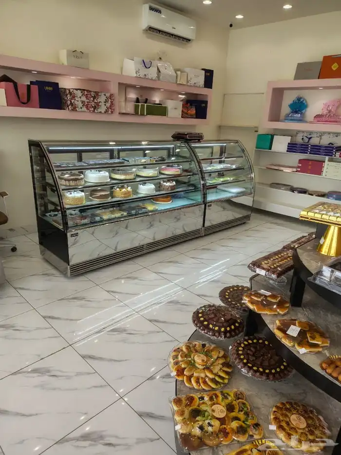 للتقبيل بالكامل محل حلويات 3