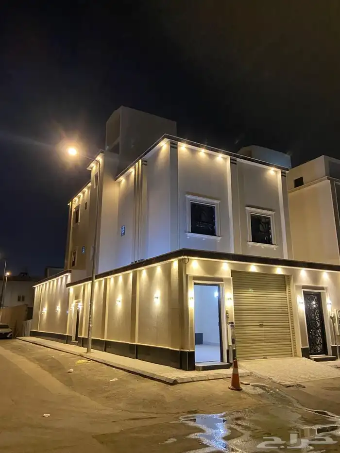 دور أول مع شقة للبيع في حي الجنادرية 0