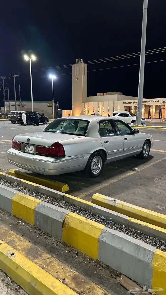 فورد ماركيز 2000 نظيف 4
