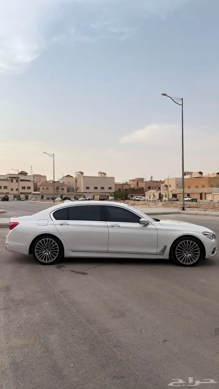 بي ام دبليو 750 2016 13
