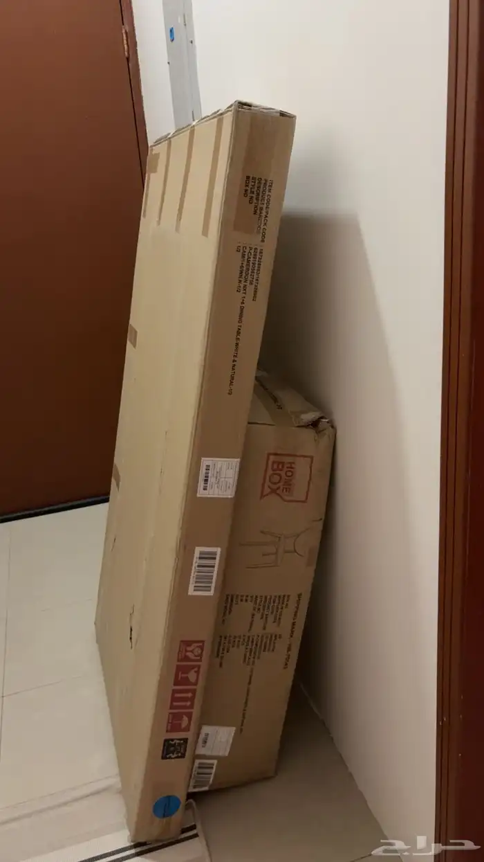 طاولة طعام جديده بكرتونها ما تركبت 3
