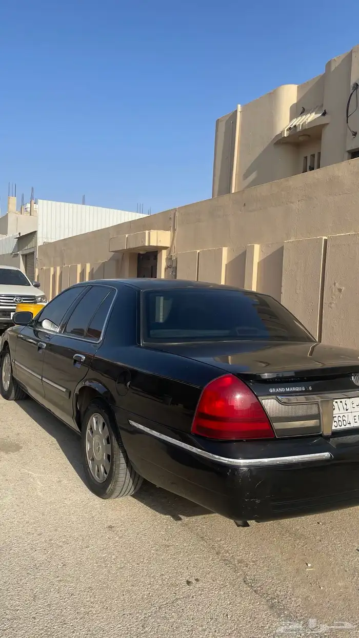 فورد قراند ماركيز LS 2007 فل كامل نظيف اسود يحمل لوحة مميزة 6