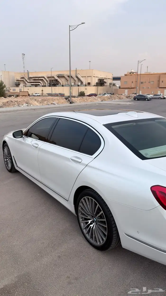 بي ام دبليو 750 2016 5