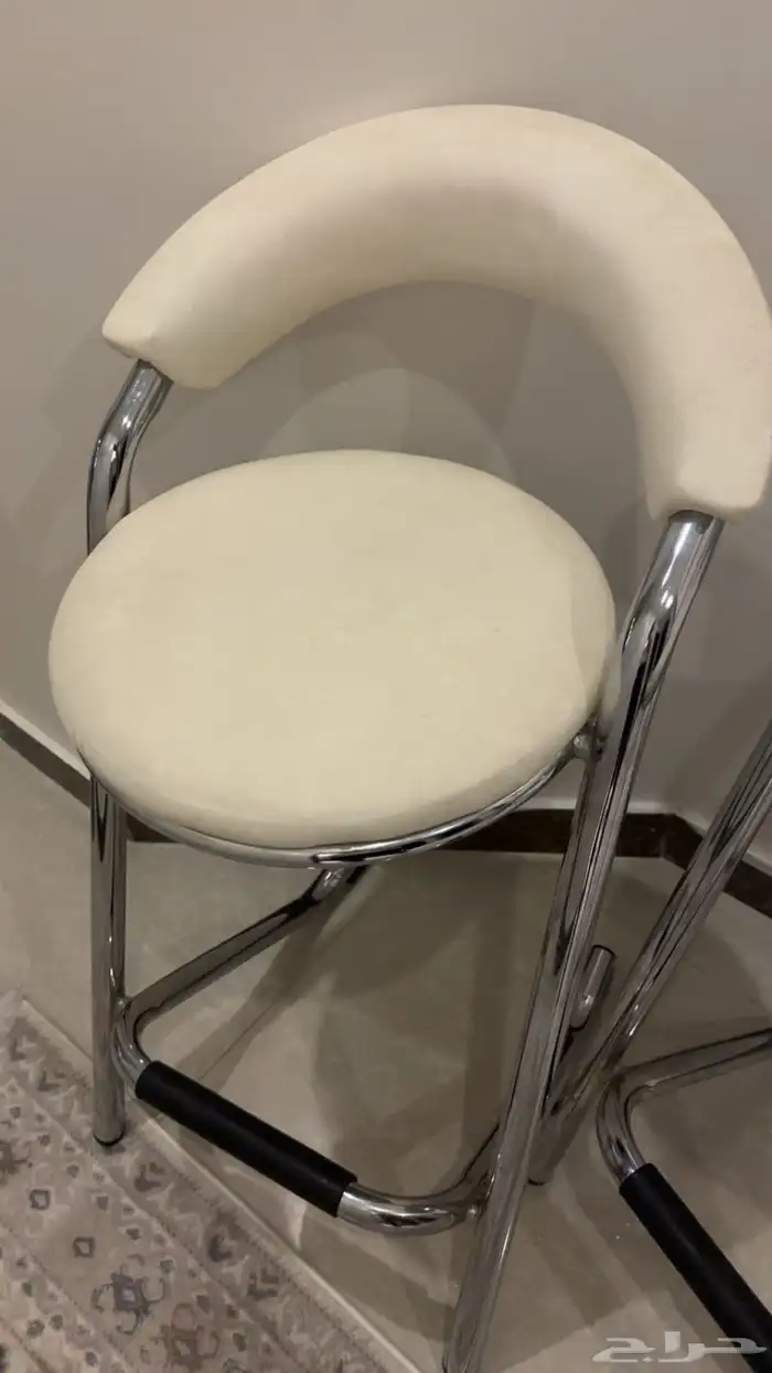 كراسي طويله شبه جديده تحتاج تمسيح فقط 2