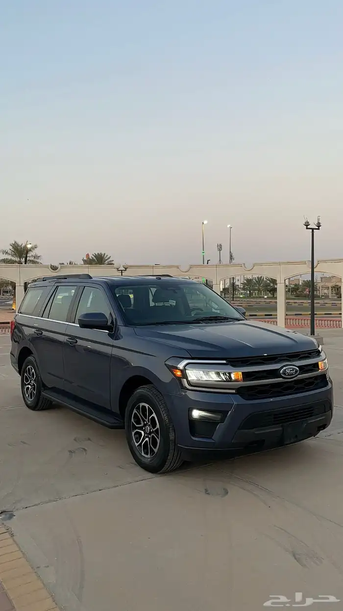 فورد اكسبديشن 2022 XLT نظيف 3