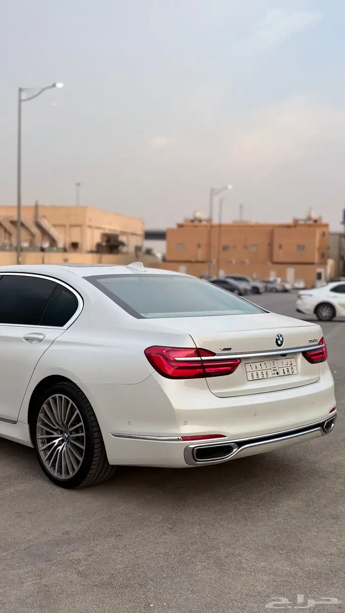 بي ام دبليو 750 2016 8