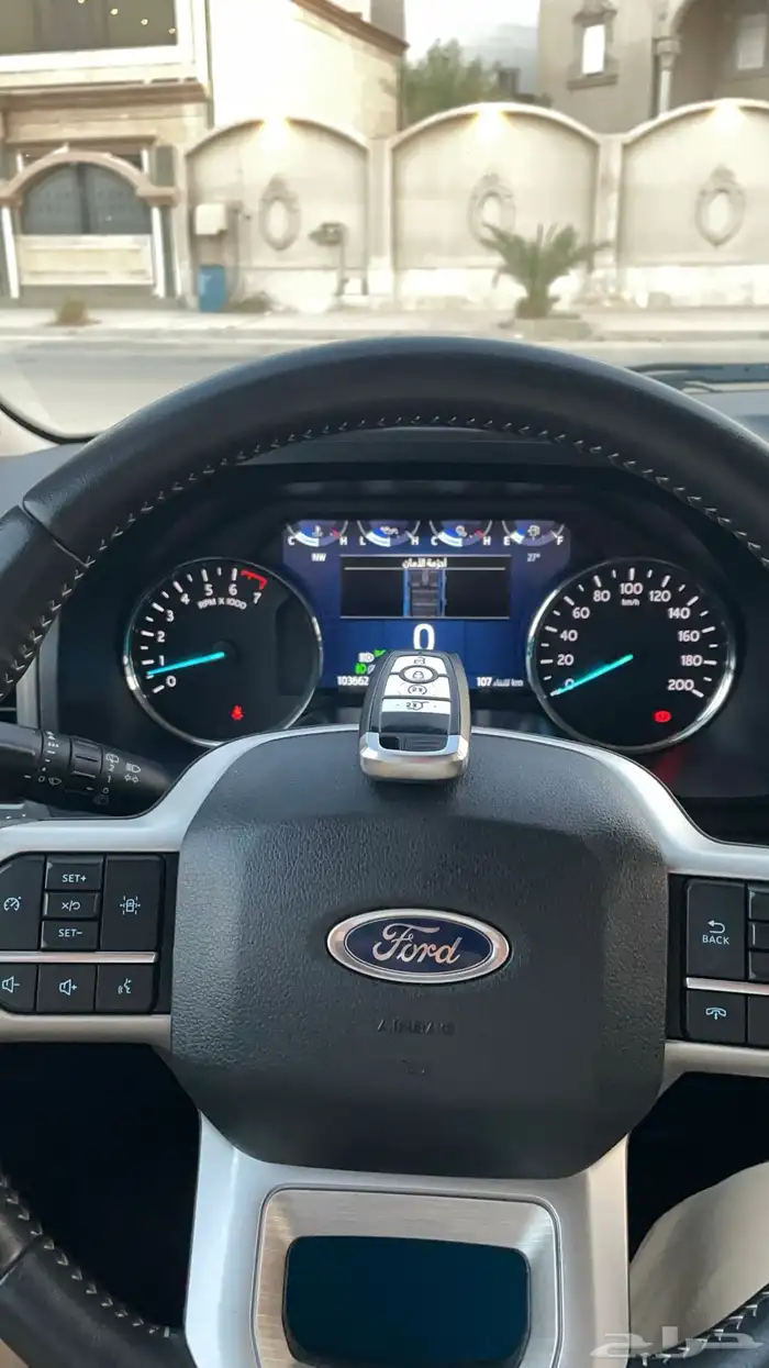 فورد اكسبديشن 2022 XLT نظيف 15