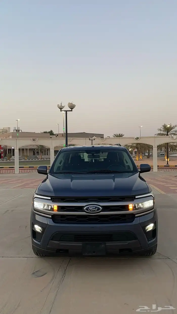فورد اكسبديشن 2022 XLT نظيف 1