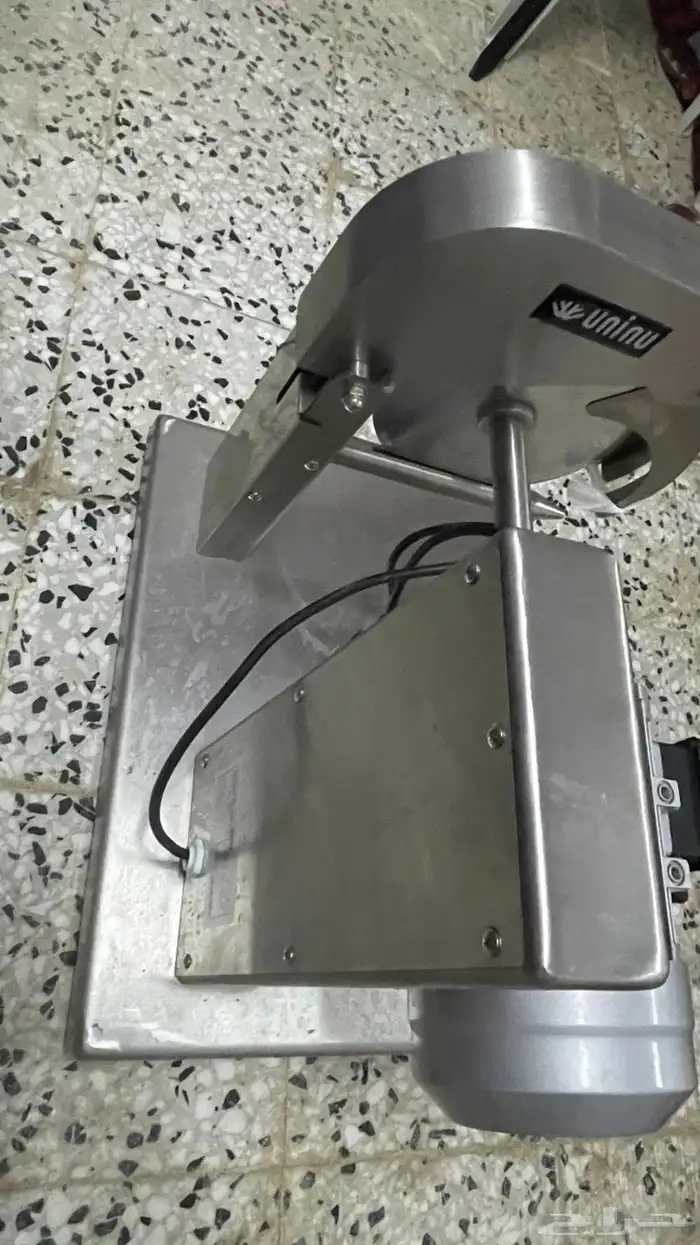 مكينة تقطيع دجاج شركة يونيو يوجد عليها ضمان 0