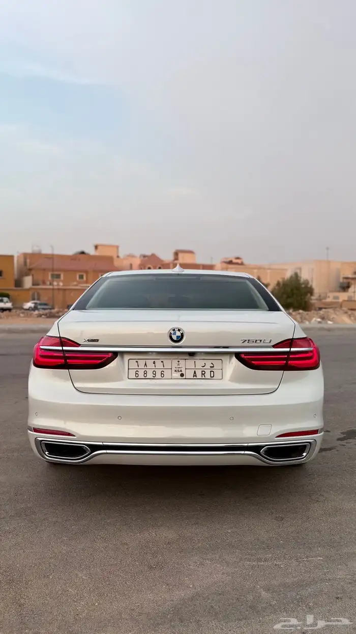 بي ام دبليو 750 2016 9