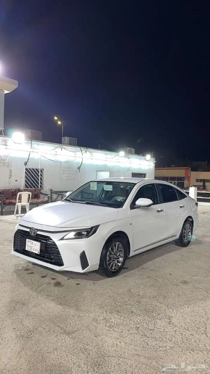 يارس مديل 2024 سيارة نضيف ماشي 60 الف على شرط 0