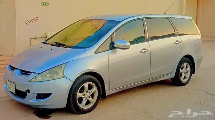 ميتسوبيشي جرانديز 2010 3