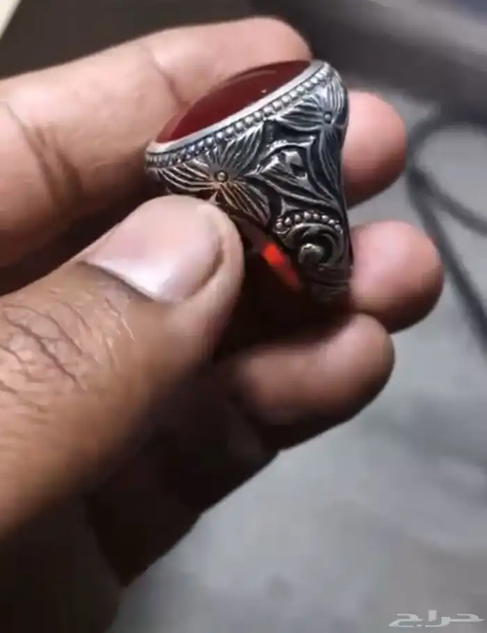 احمر زجاجي يماني (درجة اولى ) 1