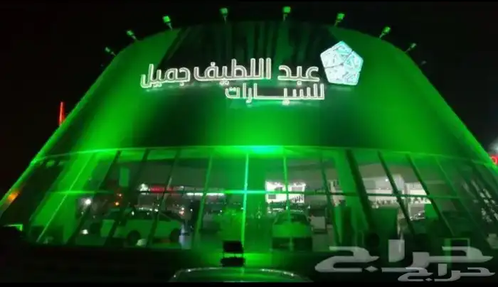 ايضاءة كشافات ليازربروجكتر اخضر صور على المبنى اليوم الوطني 8