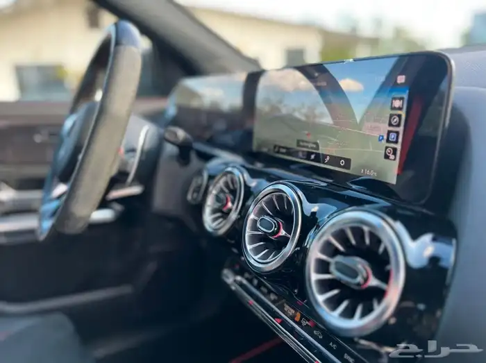 Mercedes-Benz GLA 45 AMG 45S 2