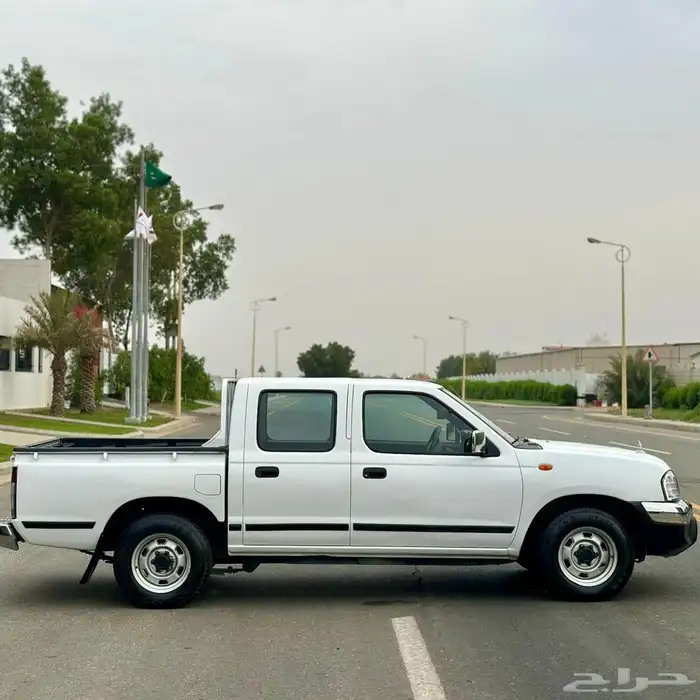 للبيع ددسن وانيت 2102 نظيف شرط 3