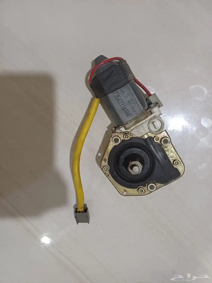 عاكس فورد وقطع غيار 5