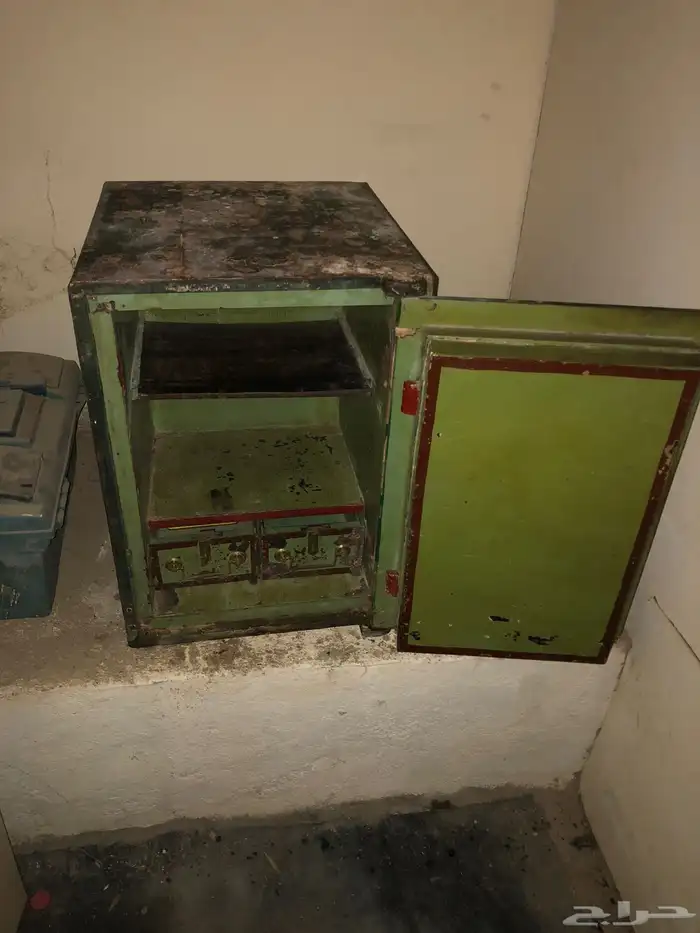 خزنة قديمة 1