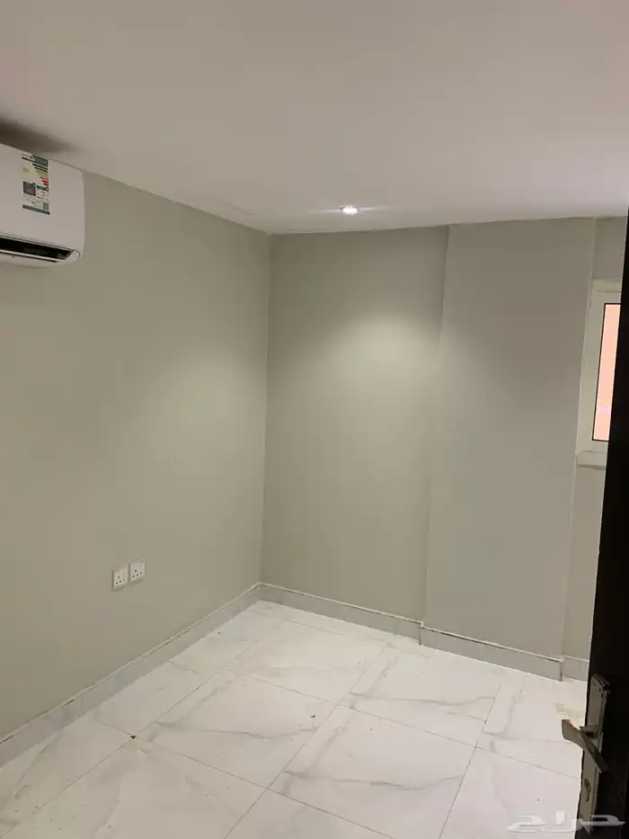 شقق عزاب و عوايل الروضه 1