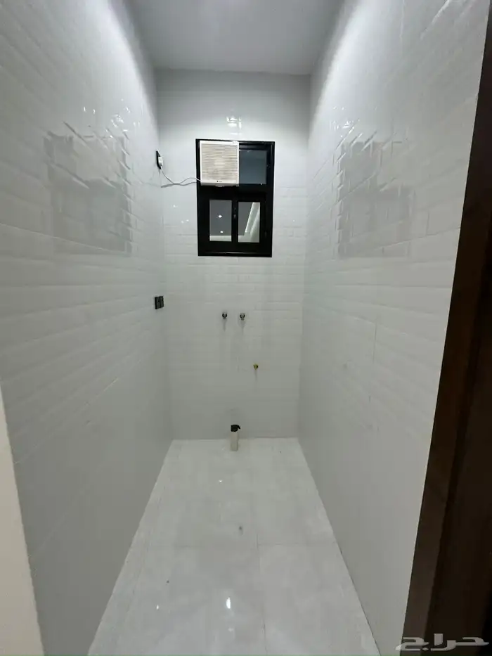 للبيع روفات ارضيه وروفات علويه فاخره مستقله بسعر مناسب موقع 14