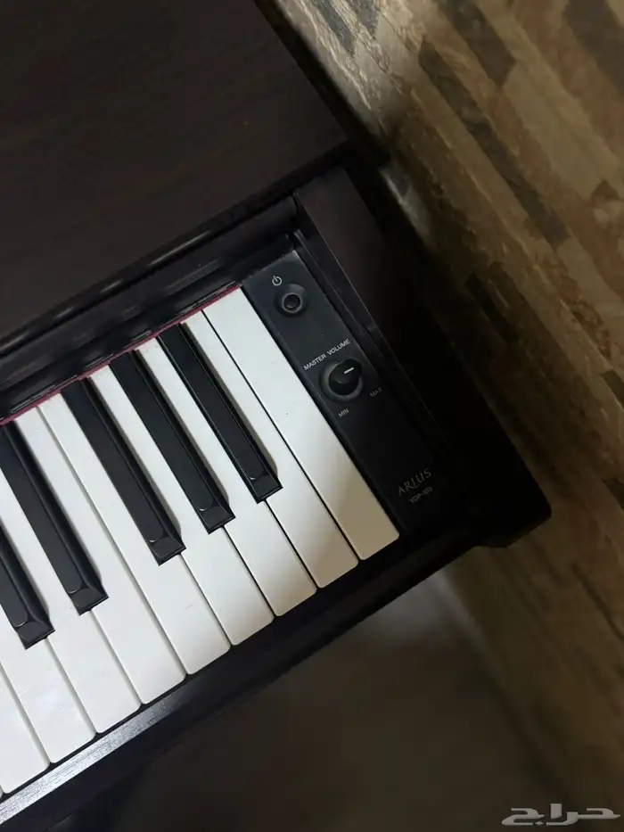 بيانو طاوله ماركة YAMAHA 0