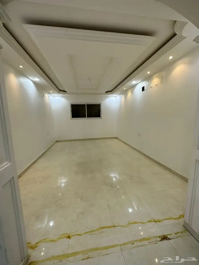فلة للبيع بناء شخصي مساحة 562 10