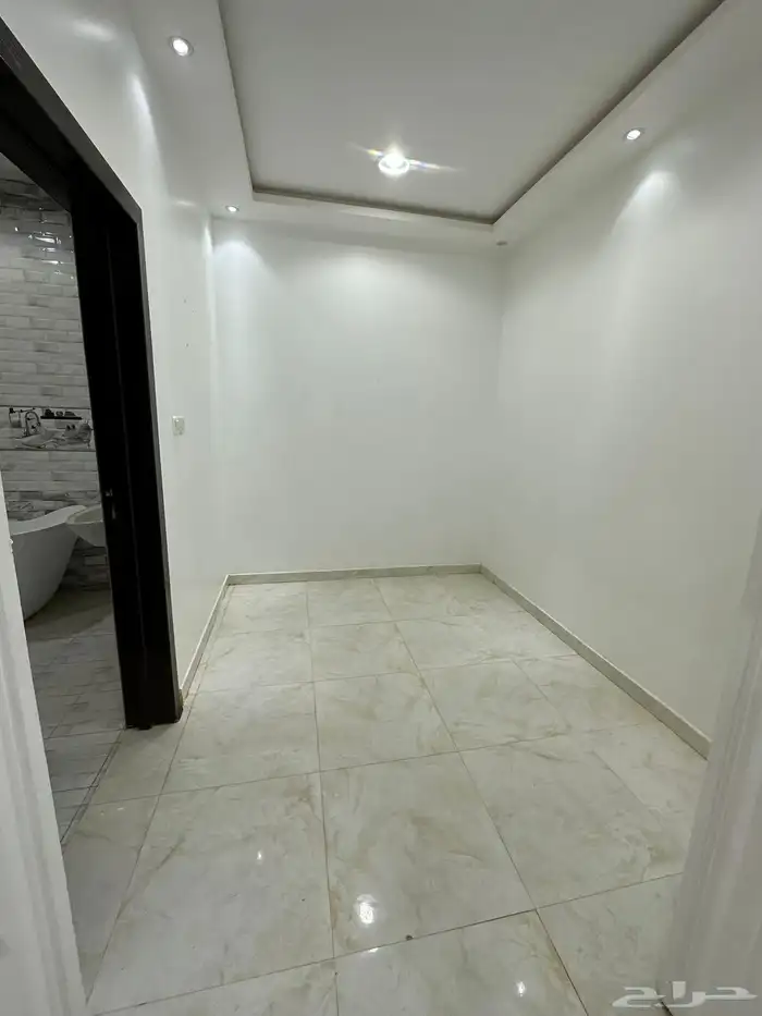 فلة للبيع بناء شخصي مساحة 562 18