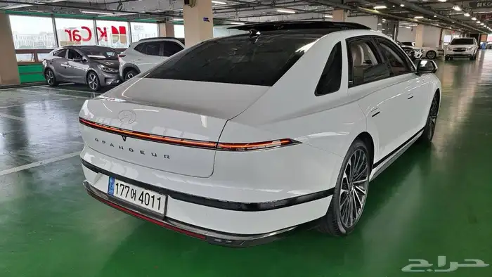 أزيرا كاليجرافي - 2023 - بنزين - 3.5cc دفع رباعي 6
