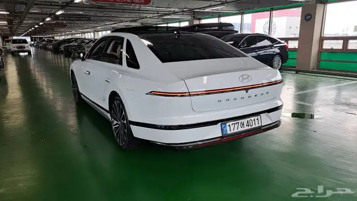 أزيرا كاليجرافي - 2023 - بنزين - 3.5cc دفع رباعي 7