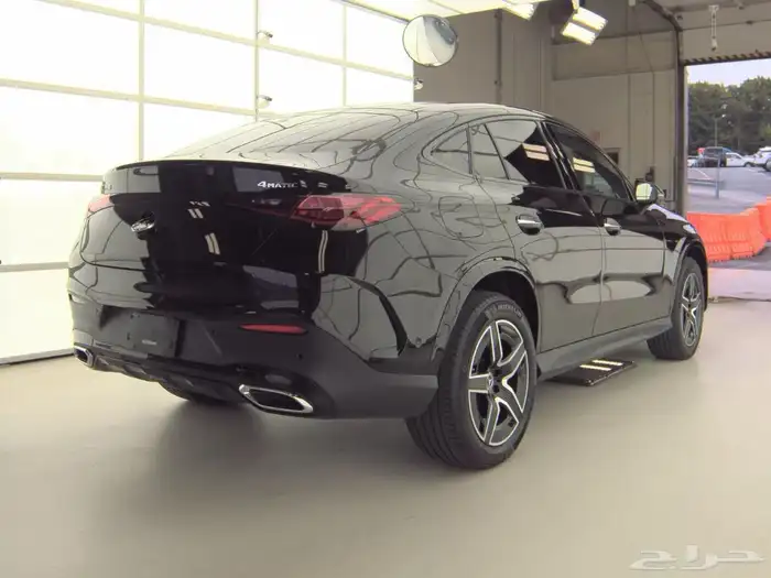 مرسيدس GLC300 كوب 2024 ماشي قليل جدا 4