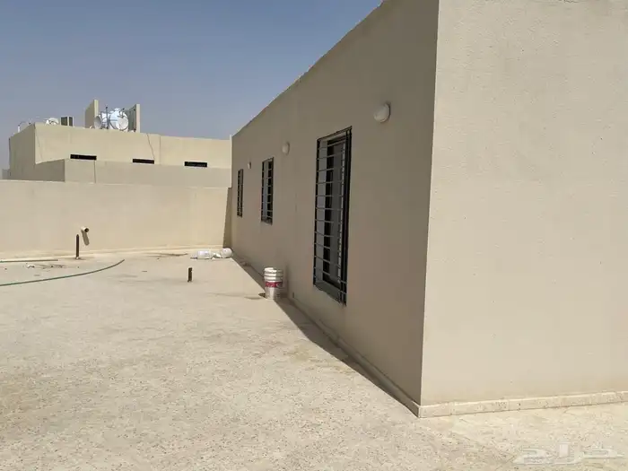 شقه للبيع دور ثاني - بحي بدر الرياض 0