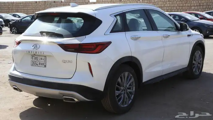 انفنتي QX50 2024 اصفار 4