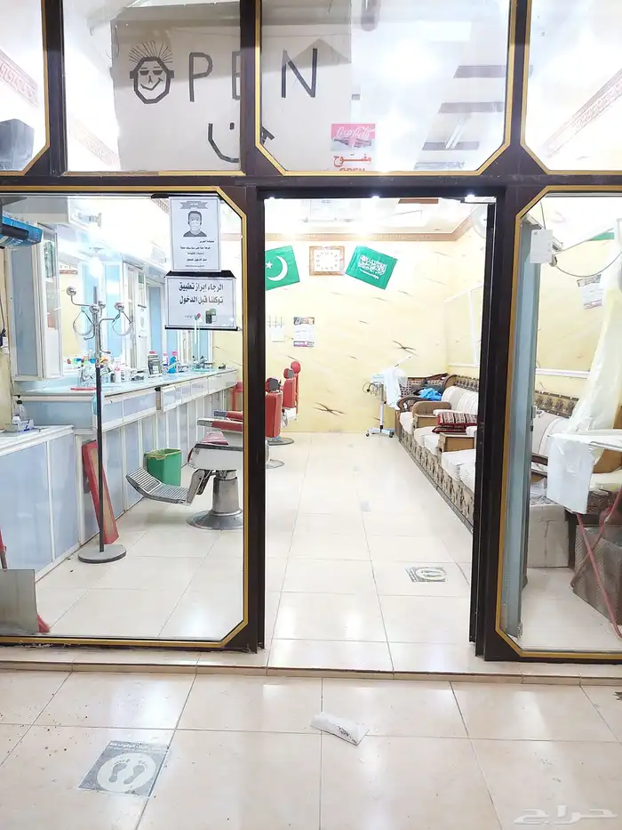 صالون حلاقة رجالية بكامل معداته 2