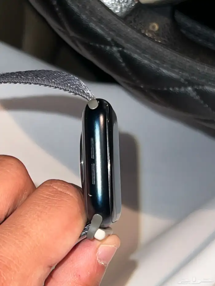 ابل واتش اس اي نظيفة جد ا جد ا مع الشاحن 1