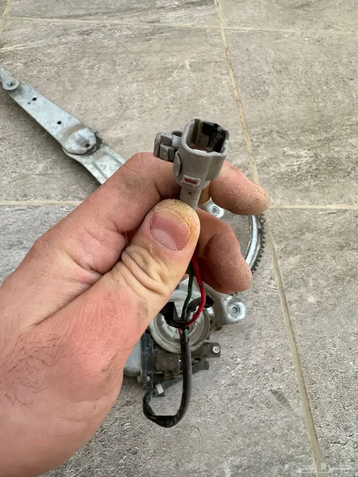 للبيع دينامو مساحات دينامو قزاز قطع لاندكروزر من 99 وفوق 5