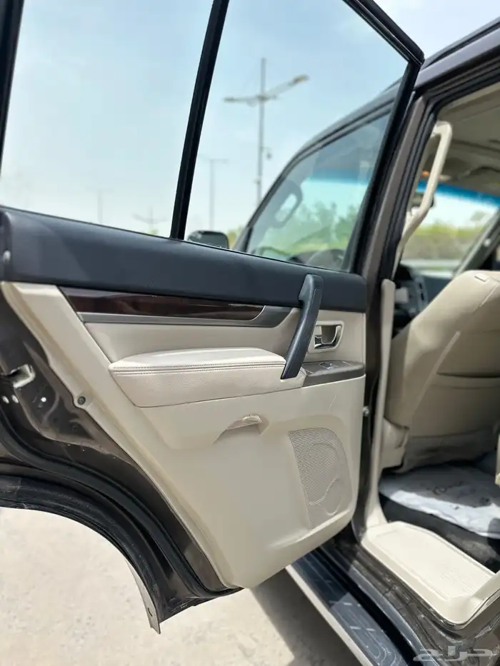 mitsubishi pajero 2018 full option 18