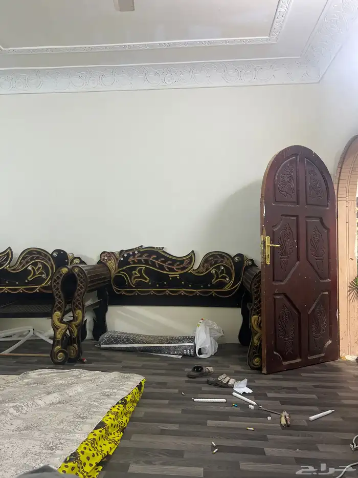 خشب كراسي بدون المرتبة والحديد خشب قوي جدا 0