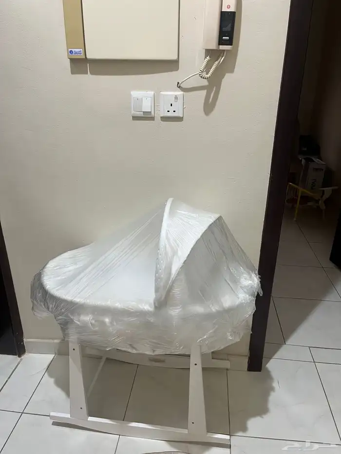 عربية اطفال توام وسرير رضيع شبه جديده 0