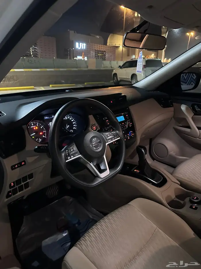 نيسان اكس تريل 9