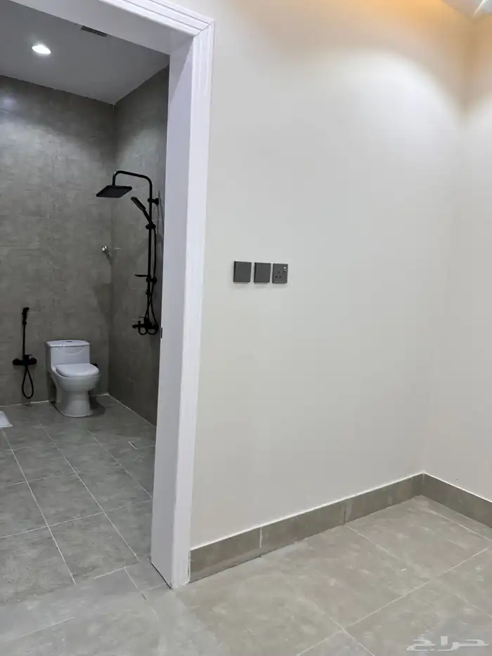 للبيع دور ارضي تمليك في عماره مداخل خاصه 360 متر المحاله 7