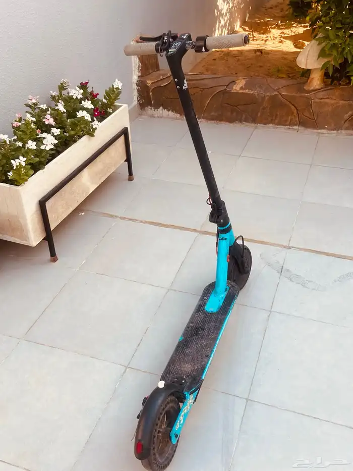 سيارة اطفال وسكوتر 1