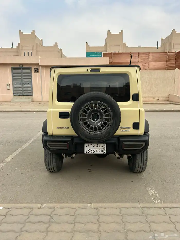 سوزوكي جمني 2022 لون نادر 4
