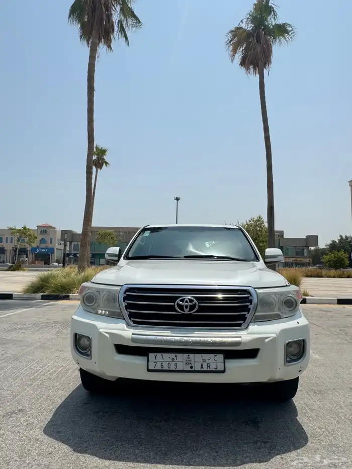 للبيع لاند كروزر 2014 بريمي GXR 8 سلندر 7